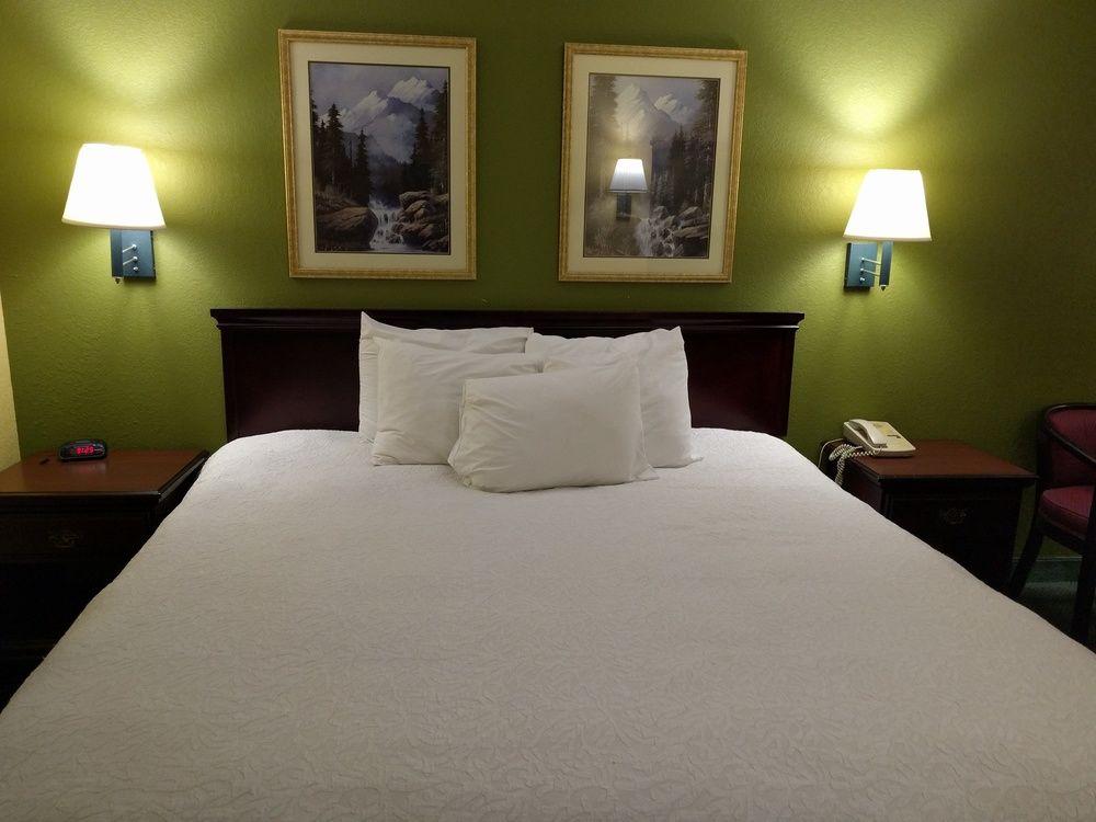 Days Inn By Wyndham Nashville Saint Thomas West Hospital Εξωτερικό φωτογραφία