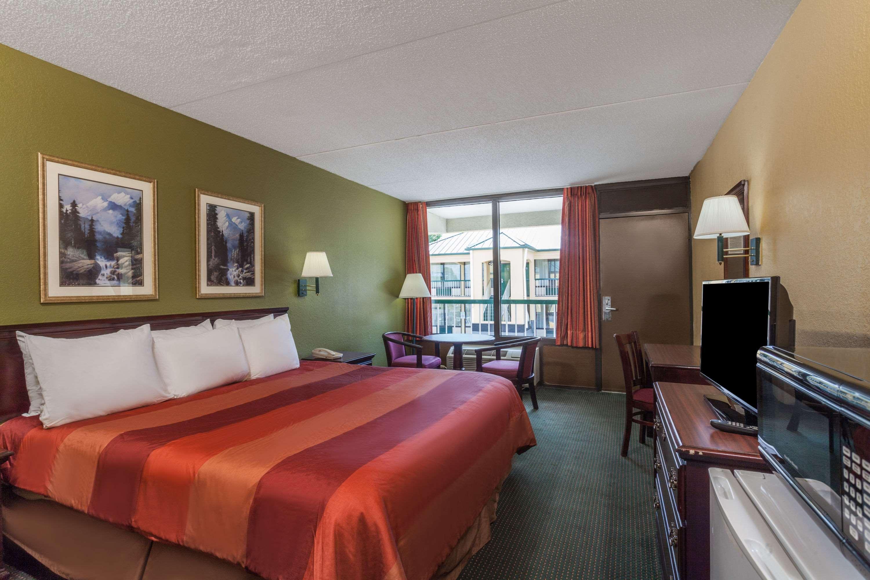 Days Inn By Wyndham Nashville Saint Thomas West Hospital Εξωτερικό φωτογραφία