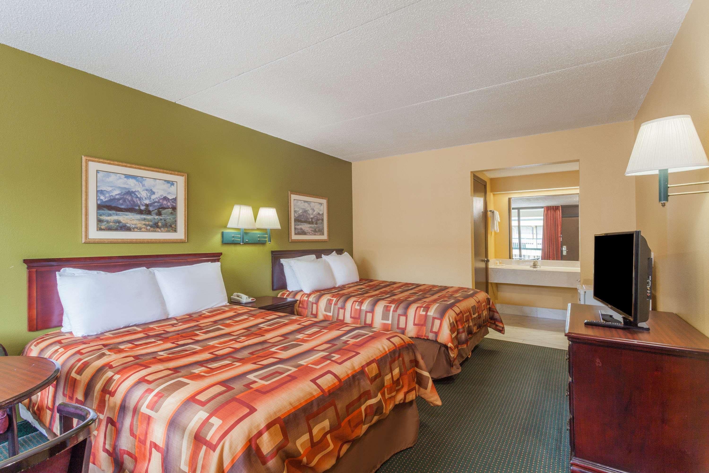Days Inn By Wyndham Nashville Saint Thomas West Hospital Εξωτερικό φωτογραφία