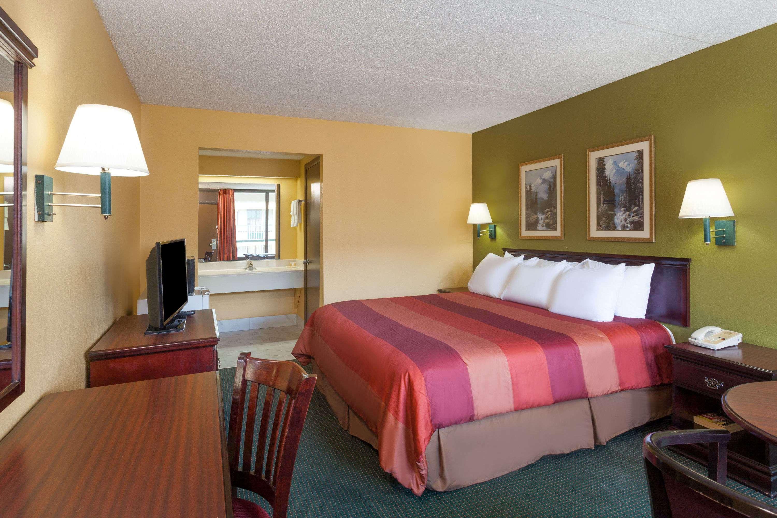 Days Inn By Wyndham Nashville Saint Thomas West Hospital Εξωτερικό φωτογραφία