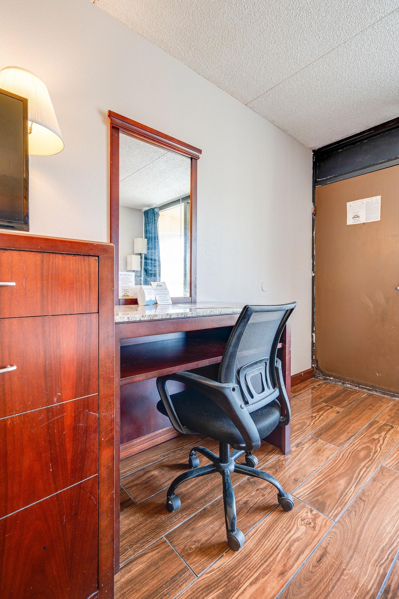 Days Inn By Wyndham Nashville Saint Thomas West Hospital Εξωτερικό φωτογραφία