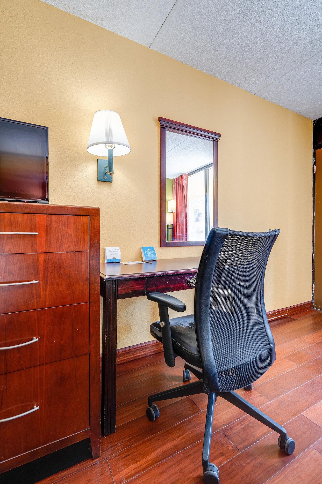 Days Inn By Wyndham Nashville Saint Thomas West Hospital Εξωτερικό φωτογραφία