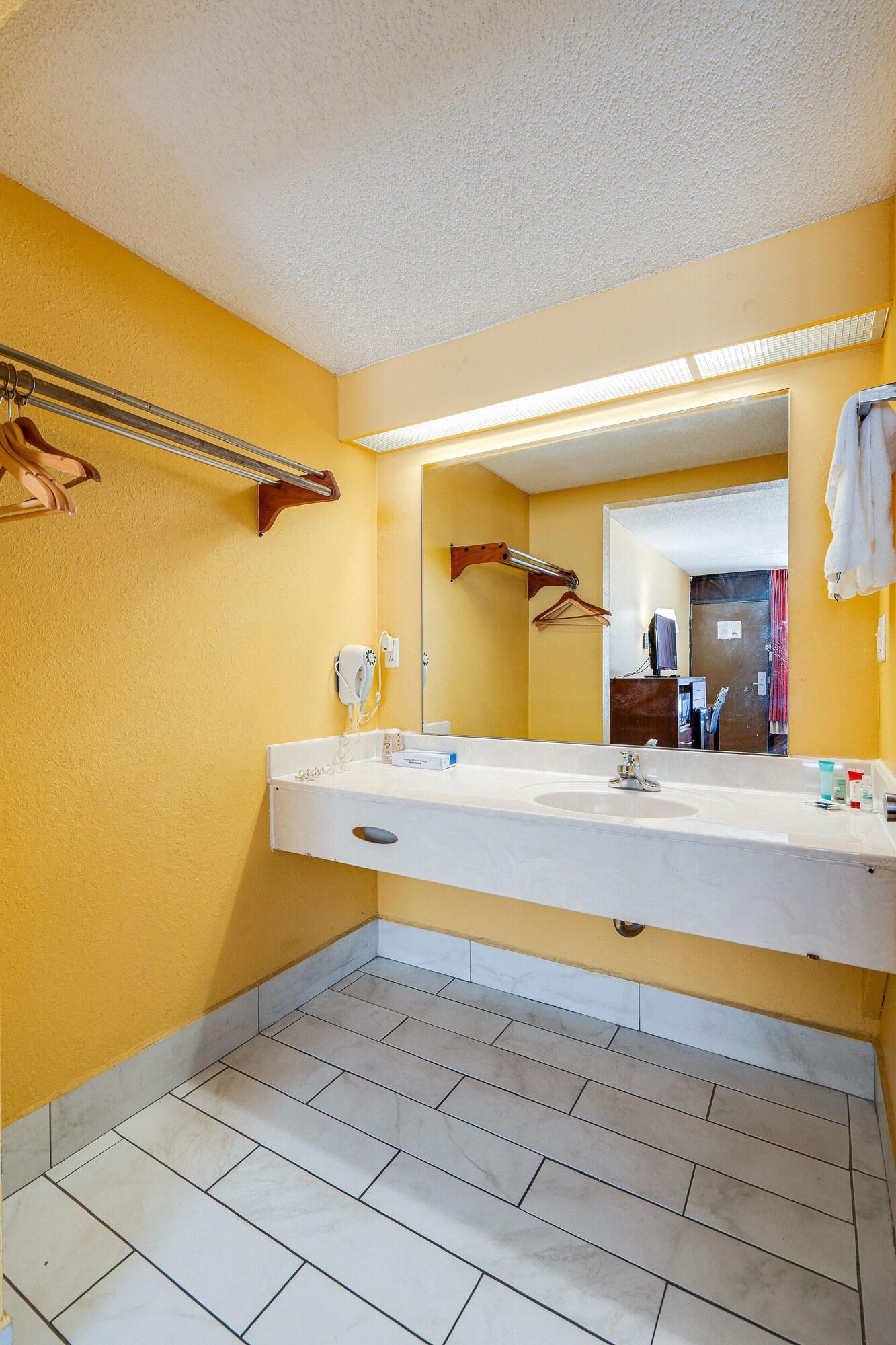 Days Inn By Wyndham Nashville Saint Thomas West Hospital Εξωτερικό φωτογραφία