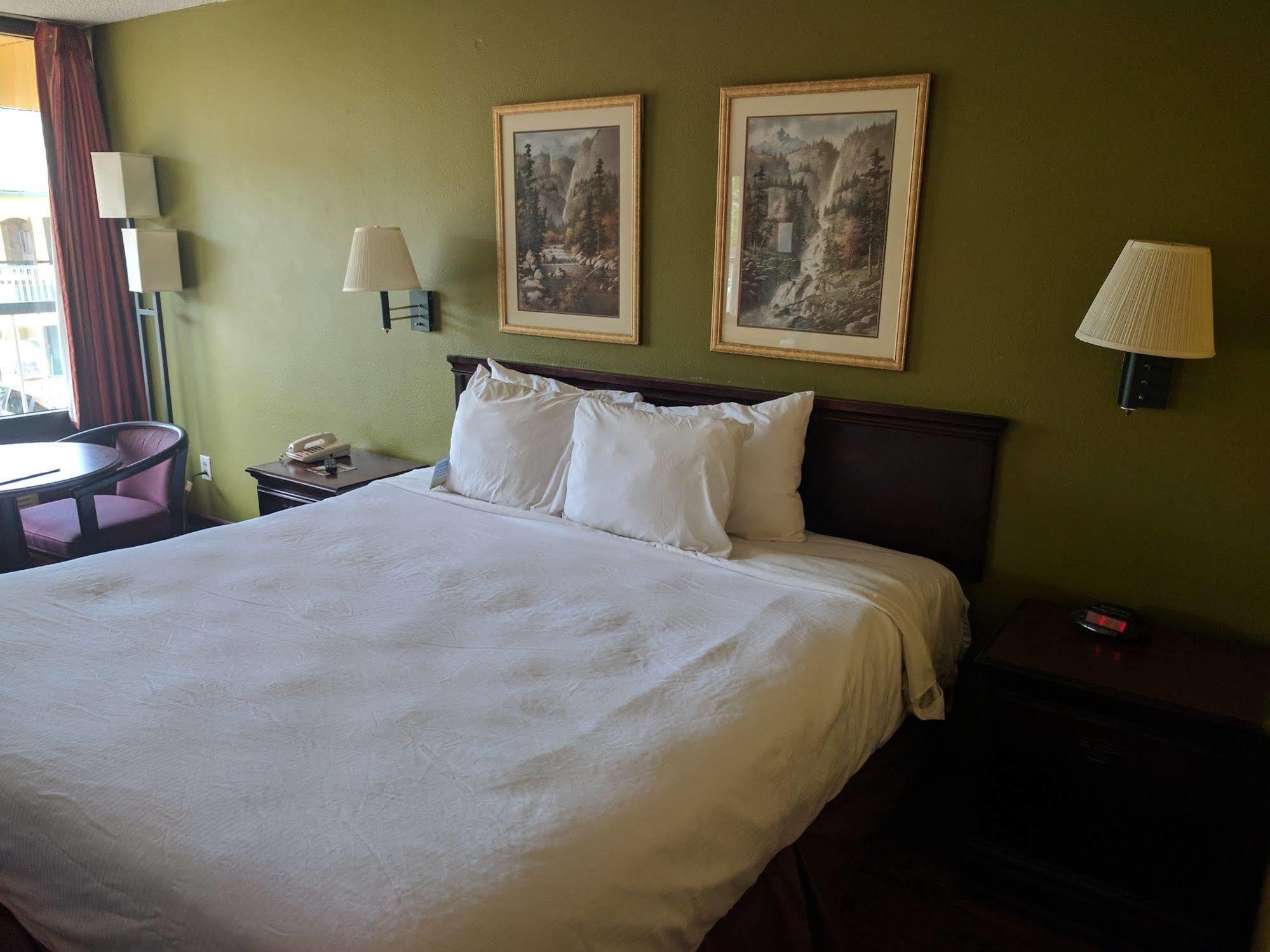 Days Inn By Wyndham Nashville Saint Thomas West Hospital Εξωτερικό φωτογραφία