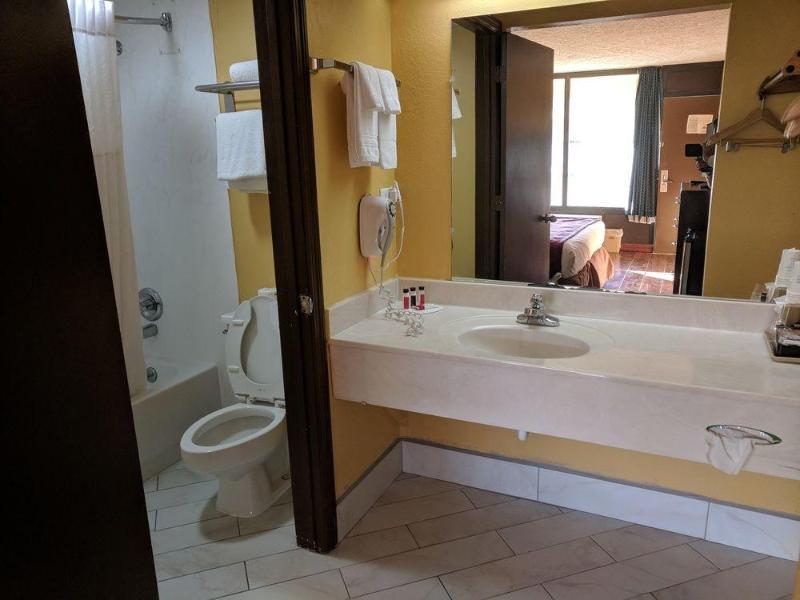Days Inn By Wyndham Nashville Saint Thomas West Hospital Εξωτερικό φωτογραφία
